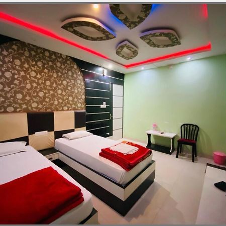 Basant Vihar International Hotel Gaya Buitenkant foto
