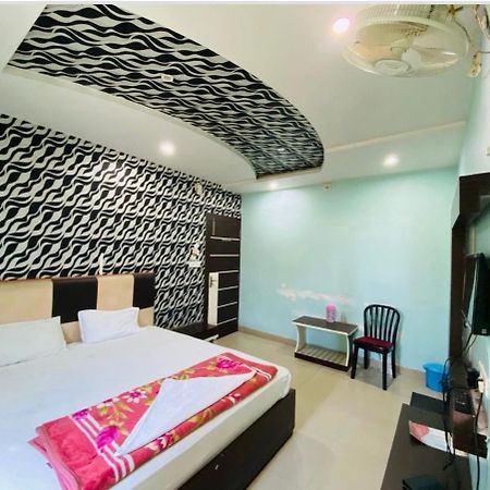Basant Vihar International Hotel Gaya Buitenkant foto
