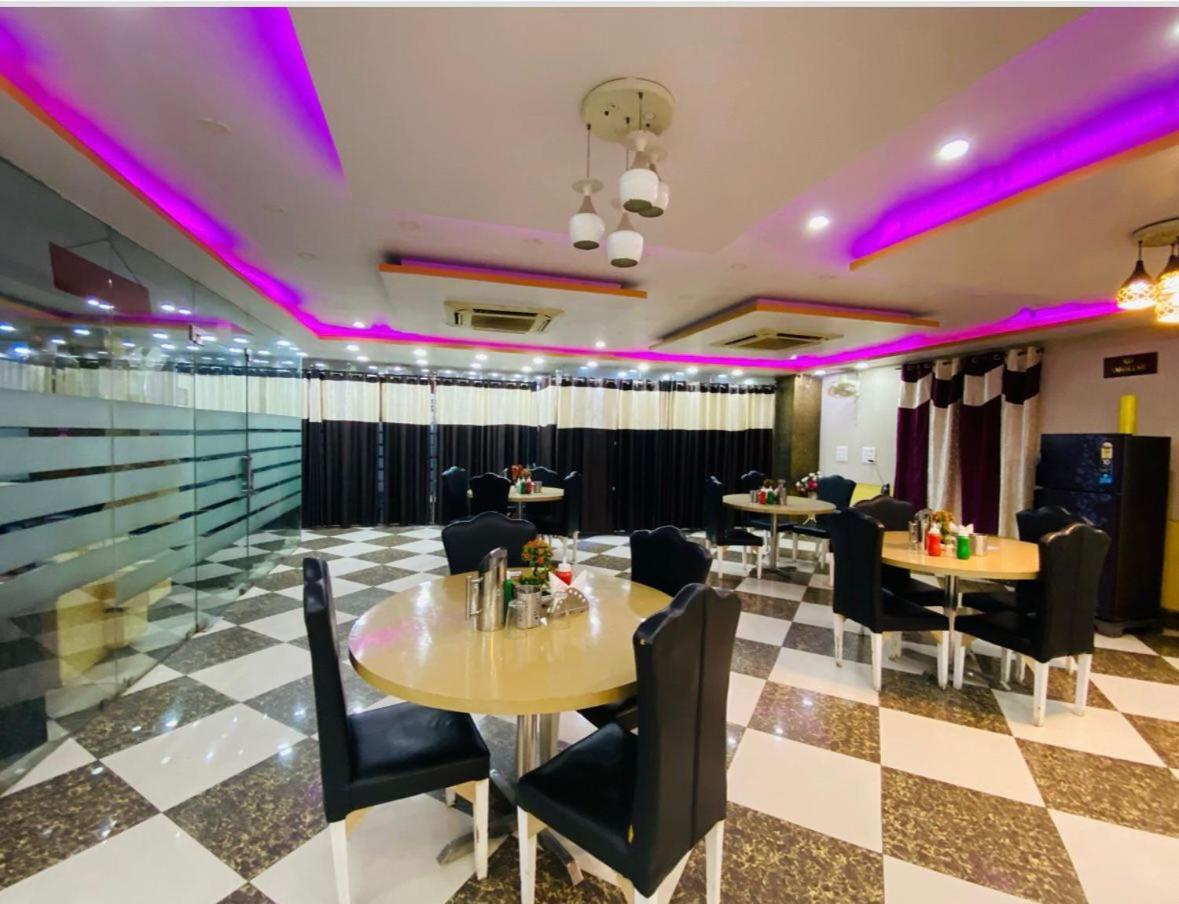 Basant Vihar International Hotel Gaya Buitenkant foto
