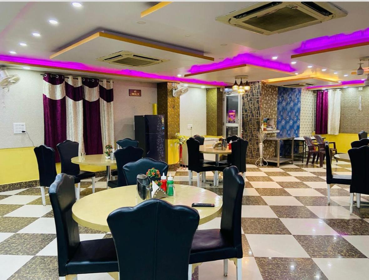 Basant Vihar International Hotel Gaya Buitenkant foto